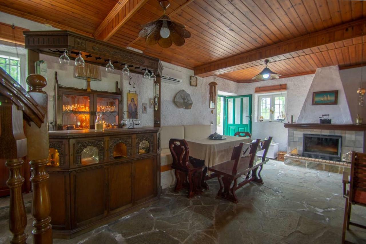 Traditional Village House Meson Yerakarion Luaran gambar